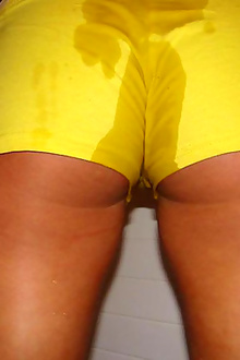 Aaren gets her bubble ass and tits wet at home 