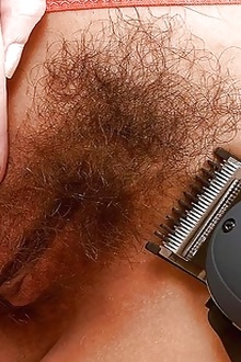 Anita Queen shaved her haired pussy