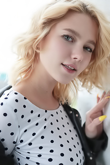 Scarlet Shows Luscious Ass And Perky Breasts