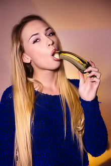 Jenny Wild Squeezes Her Ass Cheeks