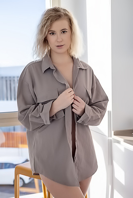 Casey Fingering Pussy In The Morning