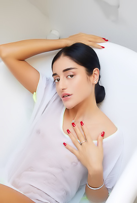 Ara Mix Horny Raven-haired Beauty Masturbates To One Powerful Orgasm