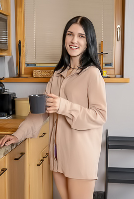 Brunette Posy Mastubating On A Table