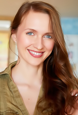 Stacy Cruz Dressed In A Thigh-skimming Outfit That Hugs Her Voluptuous Figure