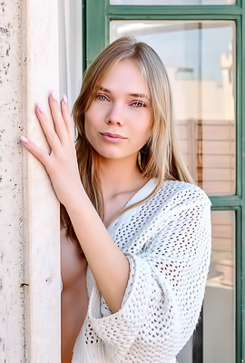 Luise Charming Blue-eyed Beauty Doesn’t Fight The Urge To Go Naked Outdoors