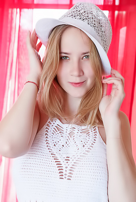 Delizi In Thigh-high Socks And Matching Sunhat