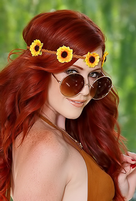 Elle Alexandra - Hippie Redhead In Denim Shorts - Shaved Pussy Fingering