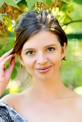 Simona Enjoying To Show Her Naked Body