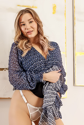 Amalia Davis With Expressive Brown Eyes And Full Big Breasts