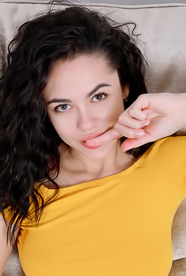 Dzhili Shows Enticing Rear View Of Her Perfect Ass