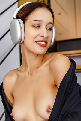 Chiara Statuesque Beauty Is Soon Wearing Nothing But An Inviting Smile