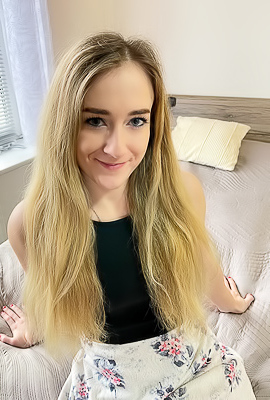 Dee Dee Her Meaty Bare Twat Eats Those Fingers