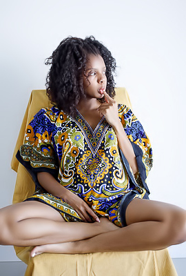 Sukki T Ebony Chick Spreads Her Legs