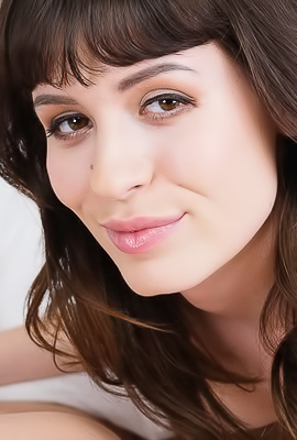 A tender fantasy awakens as Mia Stone kisses and blows boyfriend awake